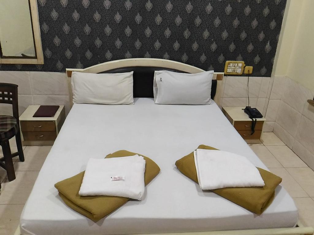 Hotel Palms Navi Mumbai Esterno foto