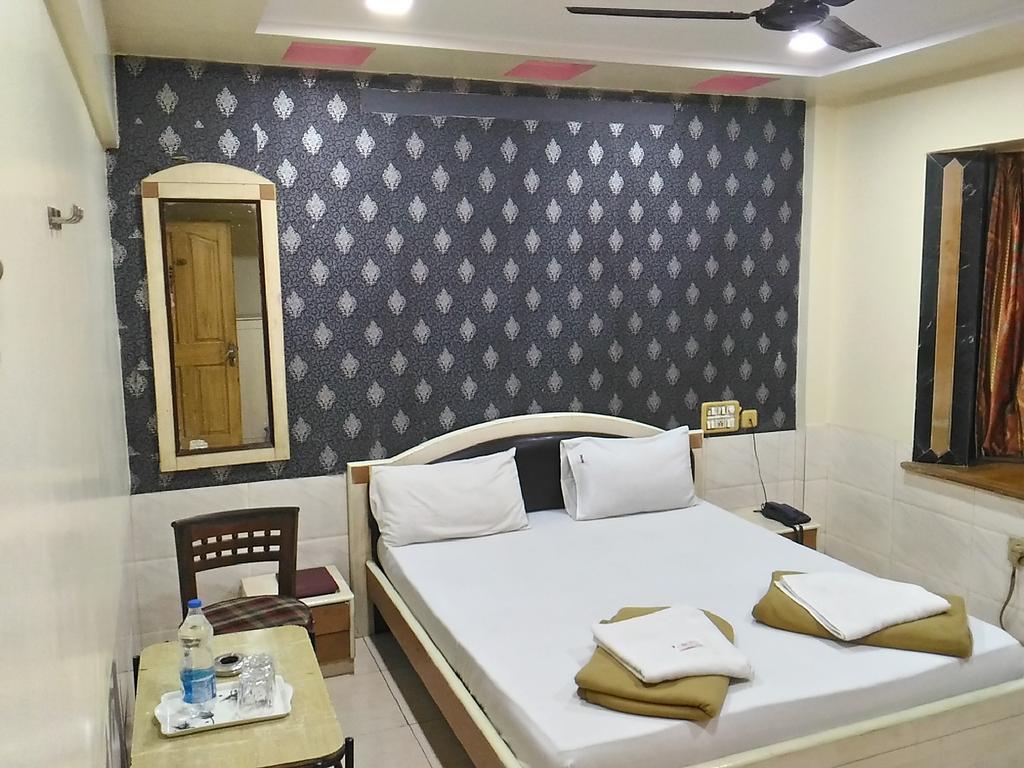 Hotel Palms Navi Mumbai Esterno foto