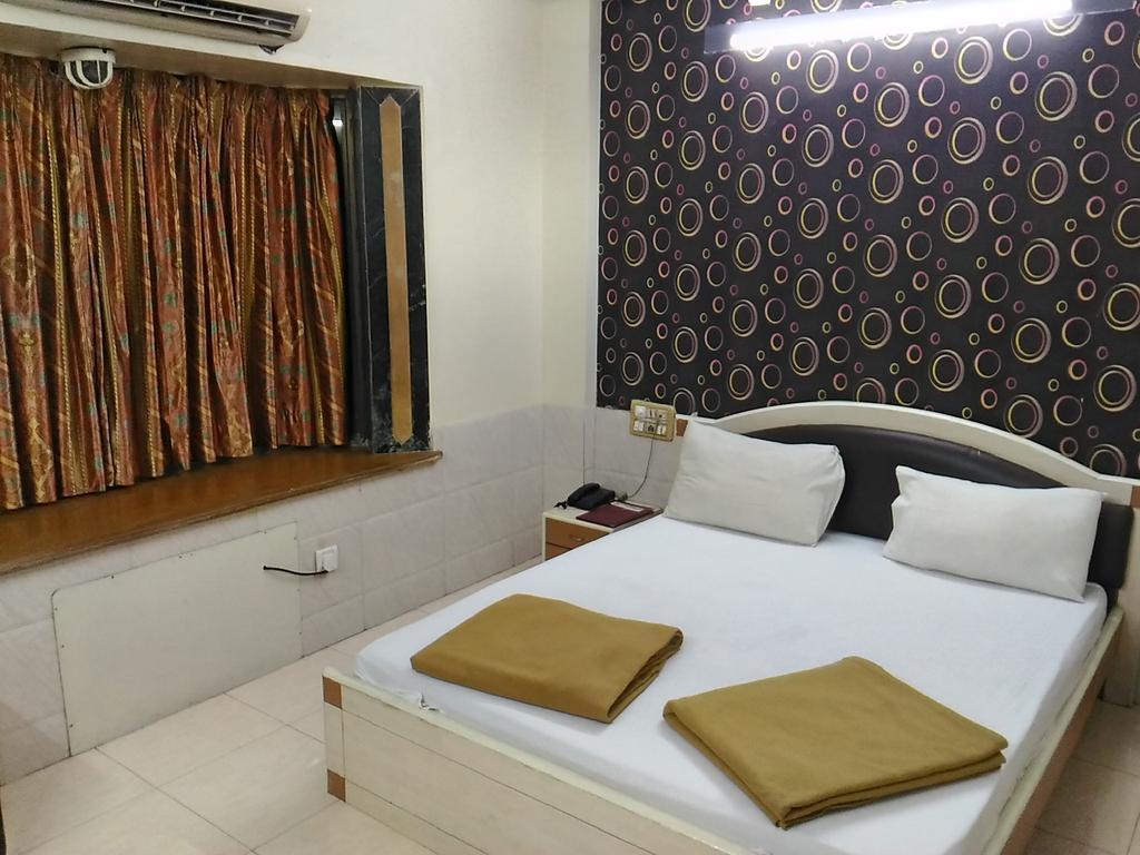 Hotel Palms Navi Mumbai Esterno foto