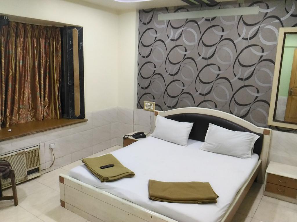 Hotel Palms Navi Mumbai Esterno foto