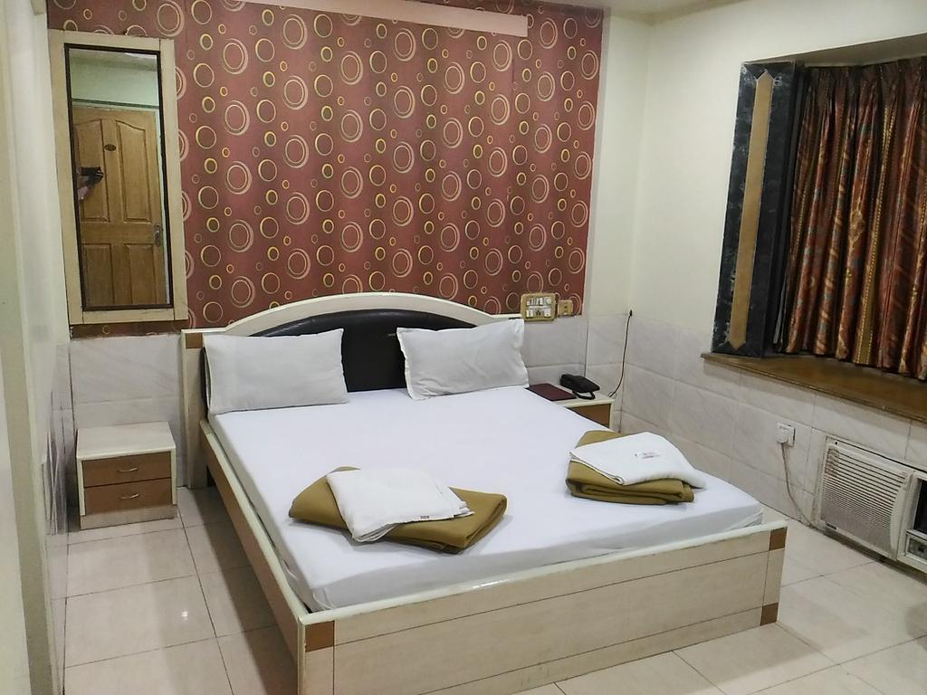 Hotel Palms Navi Mumbai Esterno foto