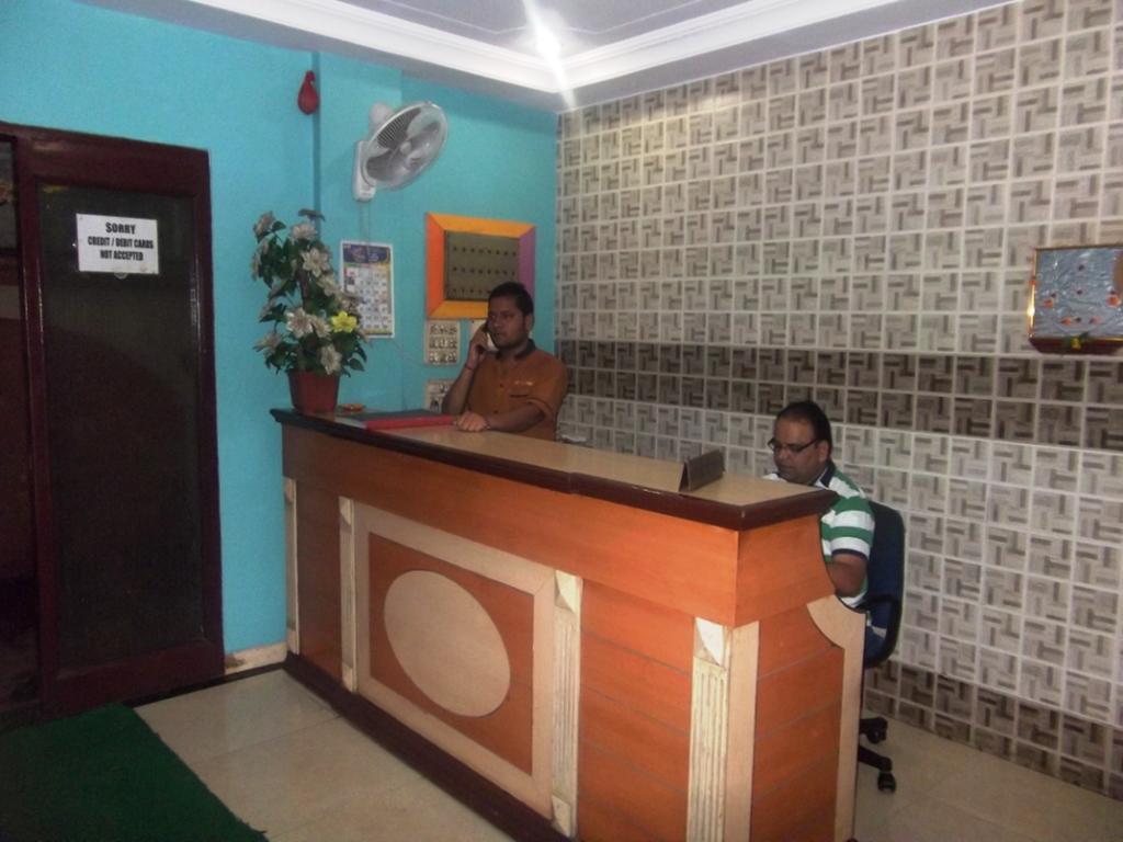 Hotel Palms Navi Mumbai Esterno foto