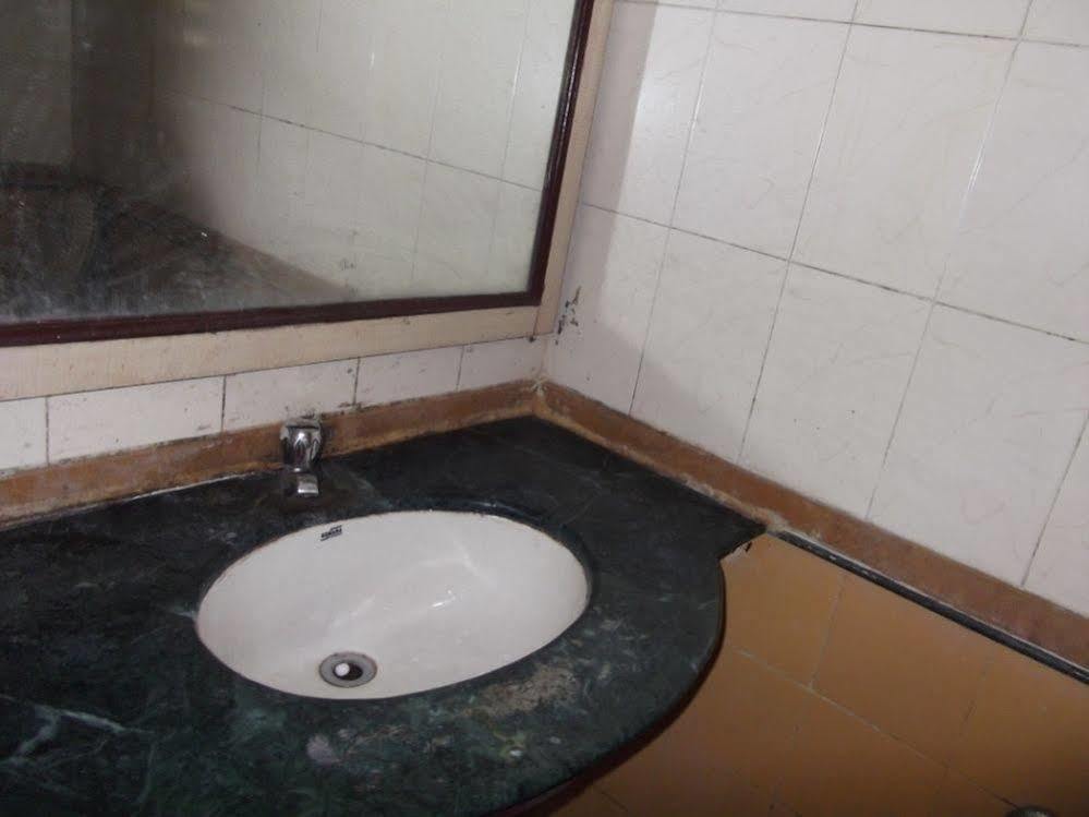 Hotel Palms Navi Mumbai Esterno foto